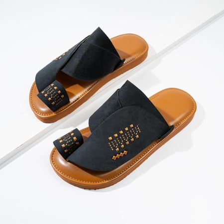 حذاء شرقي 104