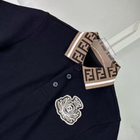 تيشيرت قطن بولو بياقه عليها حرف الماركة