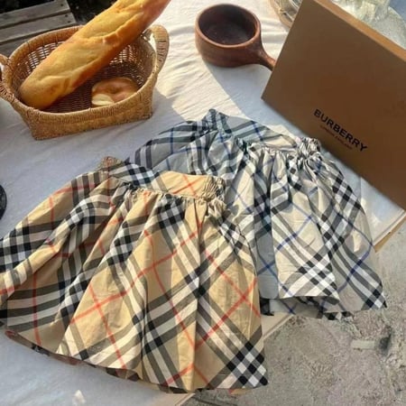 تنورة كلاسيكيه قصيره بنقشة كاروهات