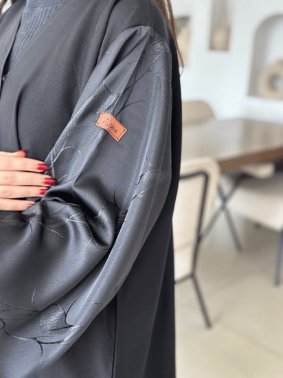 عباية جاكار علي الكم والعباية لمسه أنثويه راقيه