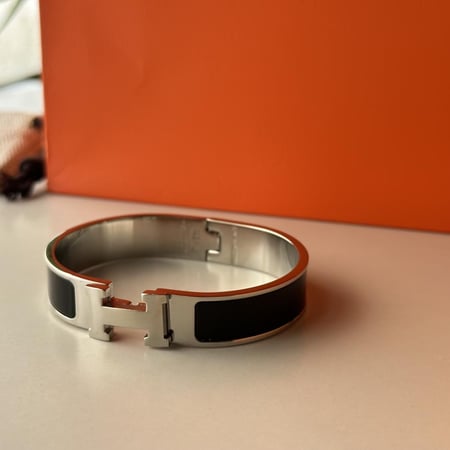 سوارة هرمز أسود مع فضي شامل الملحقات