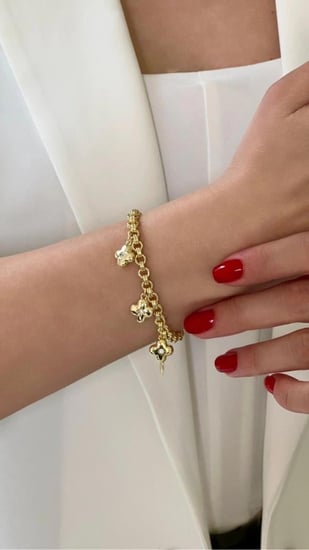 طقم  فاخر مطلي ذهب عيار ١٤ مكون من سلسال وأسوارة  بتعليقات ناعمة .                    MS-056