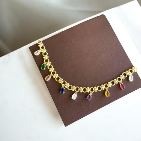 طقم مؤلف من قطعتين (سلسال وأسوارة ) مزين بأحجار الزركون الملونة مطلي ذهب عيار ١٤               MS-053
