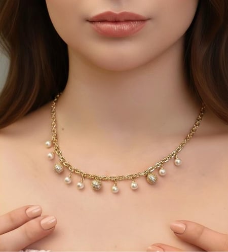 طقم بتصميم مزين بكرات ذهبية مغطاة بالزركون مع حبات اللولو مؤلف من قطعتين ( سلسال ،أسوارة ) مطلي ذهب عيار ١٤ . MS-057