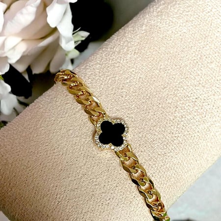 سوار جنزير مع وردة بتصميم مستوحى من فان كليف سوداء مطلي ذهب.                     MB-238