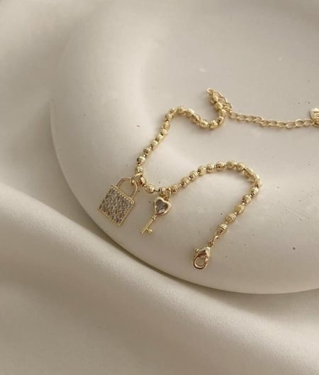 سوار كرات ذهبية  مع قفل  ومفتاح مطلي ذهب عيار ١٤.               MB-111