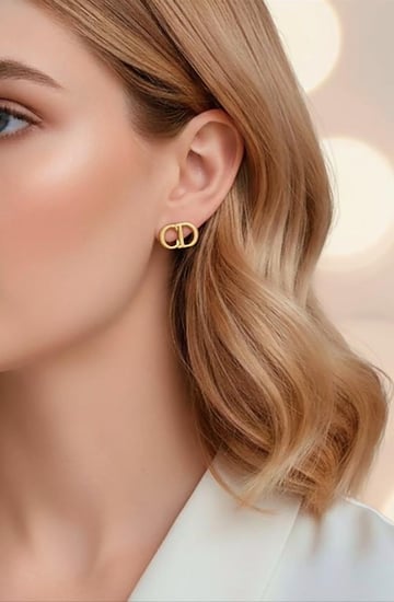 اقراط بتصميم مستوحى من ديور مطلي ذهب عيار ١٨ .                       ME-096