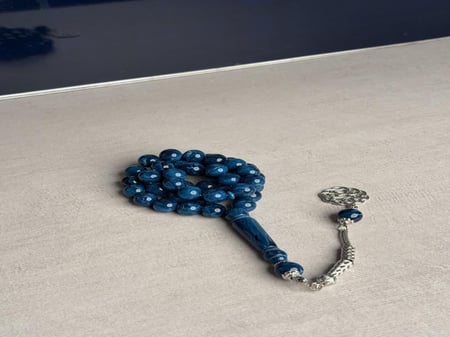 سبحة بكلايت تركوازي مخلوط بطربزونة معدنية
