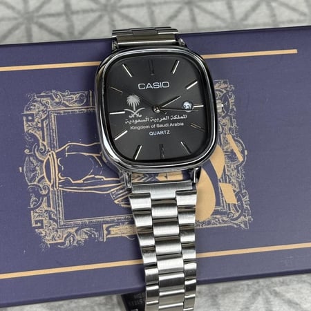 ساعة كاسيو بنقش خاص بالمملكة فضي وميناء تيتانيوم