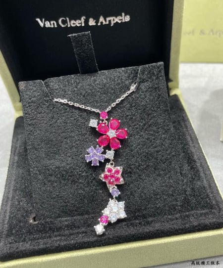 Van Cleef & Arpels Folie des Prés necklace