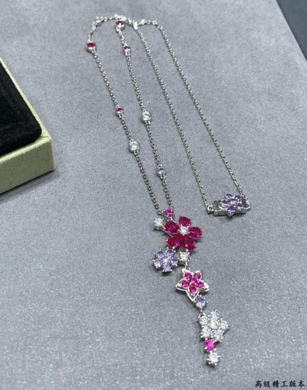 Van Cleef & Arpels Folie des Prés necklace
