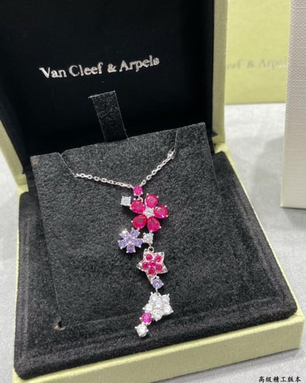 Van Cleef & Arpels Folie des Prés necklace