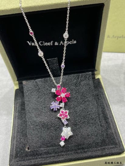Van Cleef & Arpels Folie des Prés necklace