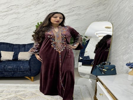 جلابيه مخمل بتطريز مورد