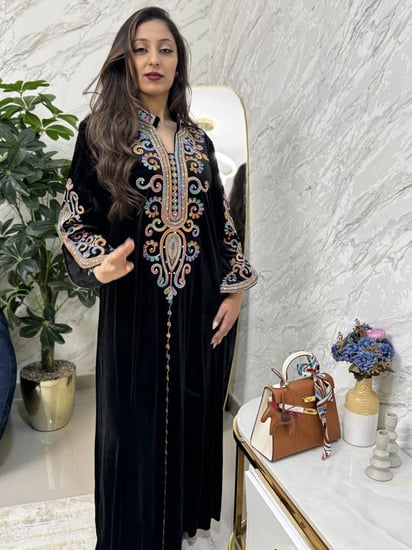 جلابيه مخمل بتطريز مورد