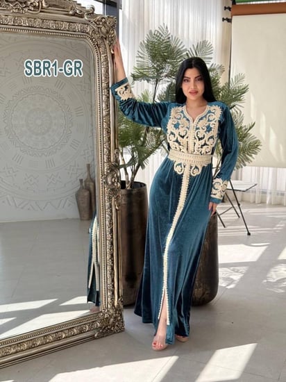 مخمل مغربي بريم مع حزام تطريز الماس