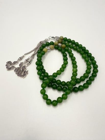 سبحة حجر العقيق الأخضر الطبيعي الكريم .