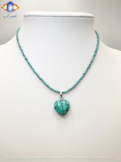 سلسال حجر الفيروز الطبيعي الكريم مع تعليقه القلب الفيروز الطبيعي الكريم .