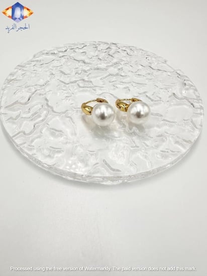 حلق ذهبي مرصع باللؤلؤ الطبيعي