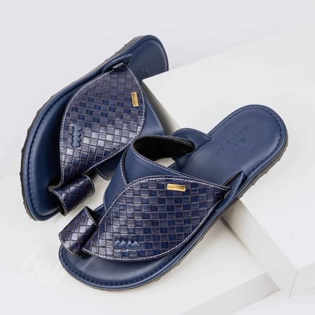 حذاء شرقي خليجي جلد كحلي بنقشة مربعات من فيكتور كلارك