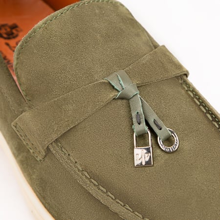 حذاء طبي رسمي من الشامواه الكاكي