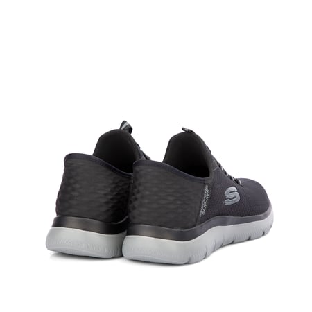 حذاء سكيتشرز أسود سليب ان بتصميم عصري