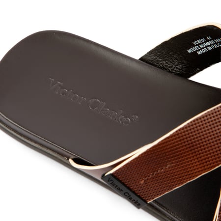 نعال فيكتور كلارك لون بنى