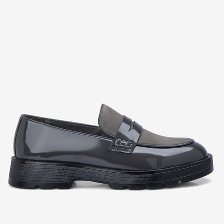 حذاء لوفر رمادي غامق جلد لامع ومخمل