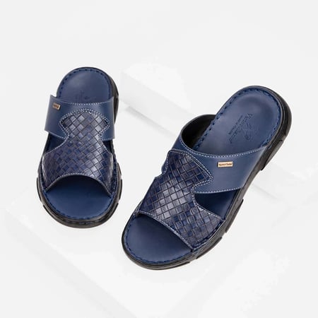 حذيان طبي فيكتور كلارك بالجلد الكحلي المنقوش