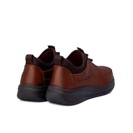 حذاء كاجوال كلاسيكي طبي عسلي من ماركة فيكتور كلارك