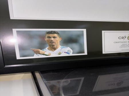 تيشيرت ريال مدريد موقع من كرستيانو رونالدو