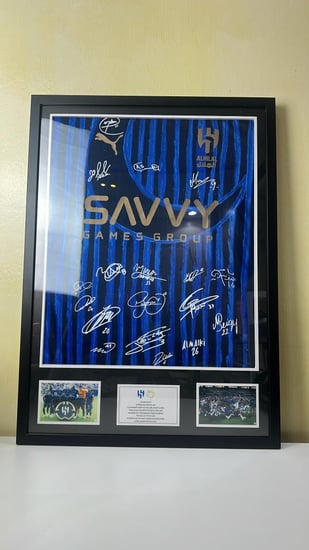 تيشيرت الهلال كأس العالم  بتوقيع بعض من لاعبين الهلال