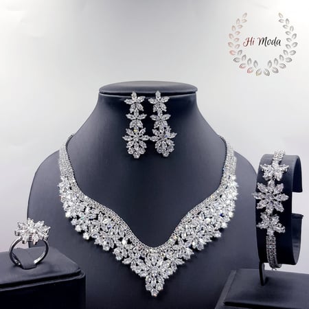 طقم زركون نسائي فضي لامع