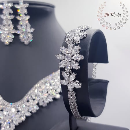 طقم زركون نسائي فضي لامع