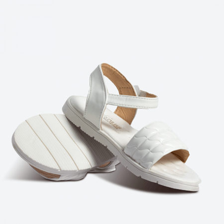 صندل بناتي ابيض محير