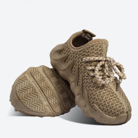 حذاء رياضي عملي