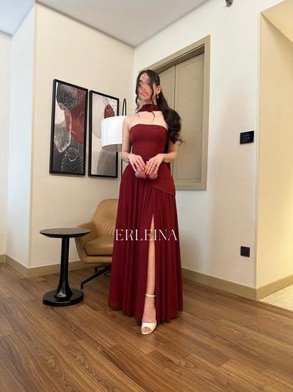 فستان عودي غامق سهرة بتصميم توب مميز يكشف جمال الكتفين