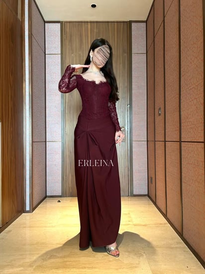 اطلالة ملكية في هذا الموديل ضمن موديلات فساتين سهرة طويلة وراقية