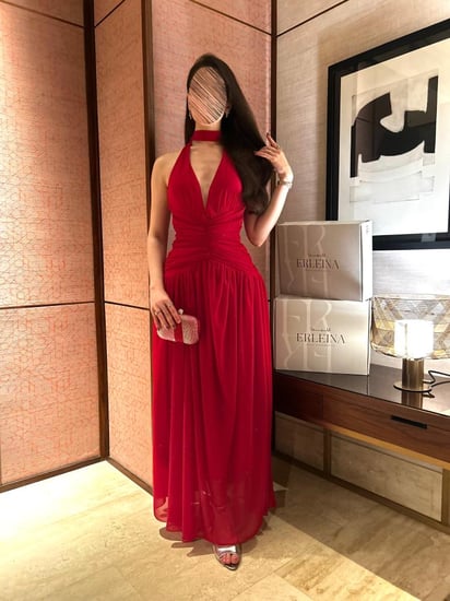 فستان سهرة احمر طويل بتصميم فخم من قماش لمعة استرتش لامع