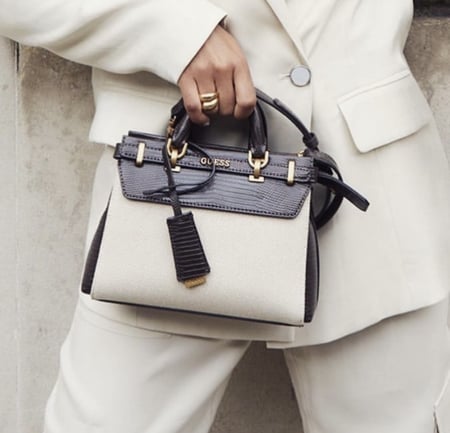 شنطة جس | Guess