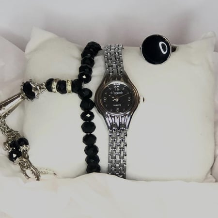 3 قطع من مجموعة الطفل المدلل ,سبحة ,خاتم ,ساعة يد ,مناسب للإطلالة اليومية