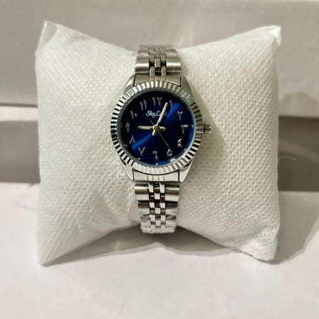 ساعة أطفال شبيه رولكس بأرقام عربية عصرية ،طلاء عالي الجودة ,استيل ضد الماء ,مناسبة تماماً للمناسبات والحفلات