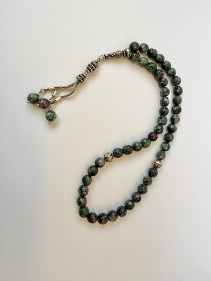 سبحة حجر روبي زوزايت بالفضة