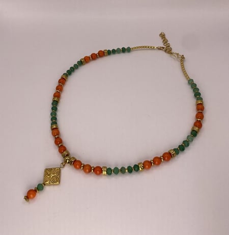 عقد مرجان مع زمرد طبيعي 1