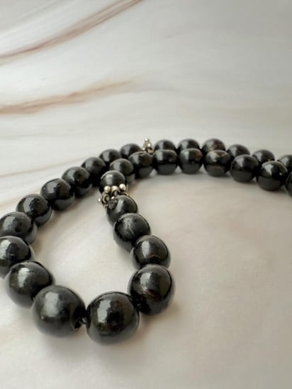 سبحة حجر اليسر black coral بالفضة