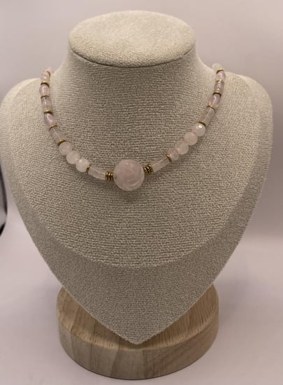 عقد حجر روز كوارتز