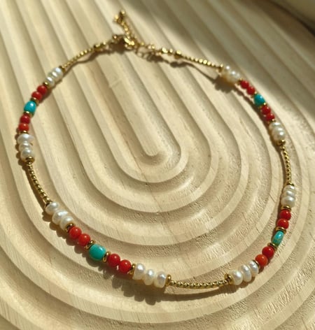 عقد لؤلؤ ومرجان وفيروز طبيعي