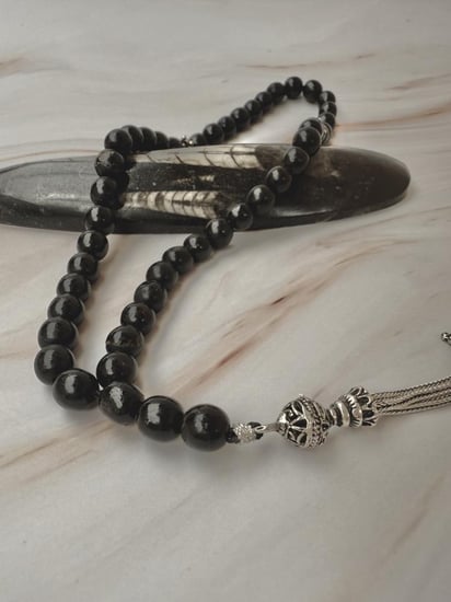 سبحة حجر اليسر black coral بالفضة