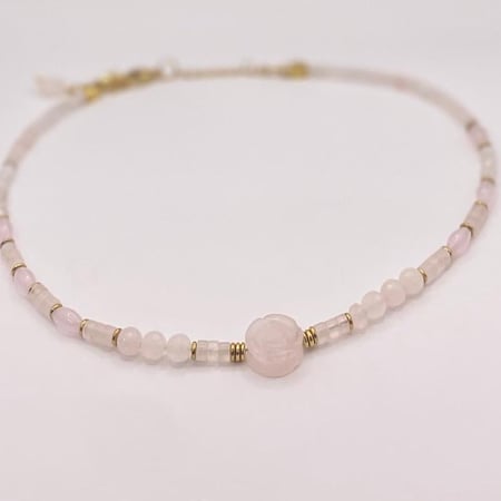 عقد حجر روز كوارتز