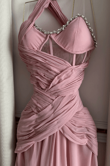 فستان سهرة ناعم بلون وردي مخملي بدون أكمام